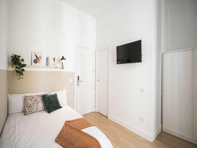 Habitación en un apartamento compartido de 16 habitaciones en alquiler en Sol