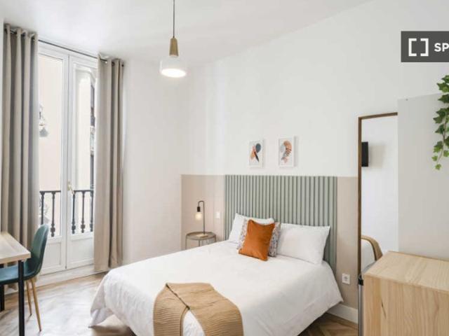 Habitación en un apartamento compartido de 16 habitaciones en alquiler en Sol