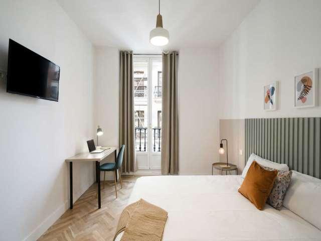 Habitación en un apartamento compartido de 16 habitaciones en alquiler en Sol