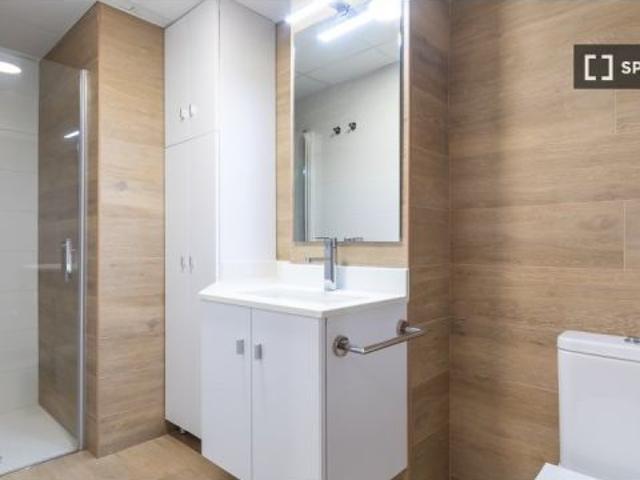 Habitación en un apartamento compartido de 1 dormitorio en alquiler en Burjassot