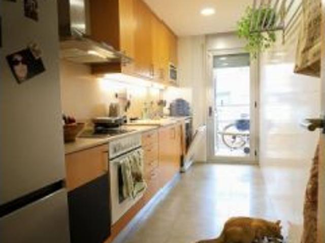 Habitación en un apartamento compartido de 1 dormitorio en alquiler en el Congrés i els Indians