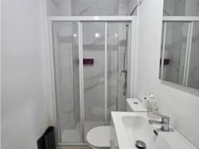 Habitación en un apartamento compartido de 1 dormitorio en alquiler en Los Ángeles