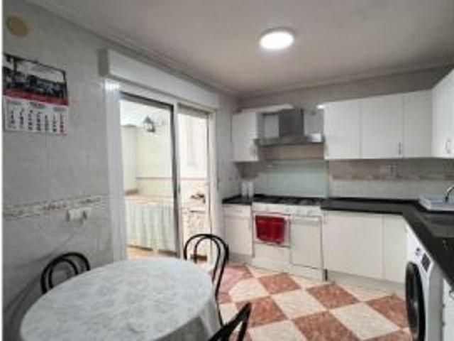 Habitación en un apartamento compartido de 1 dormitorio en alquiler en Patraix