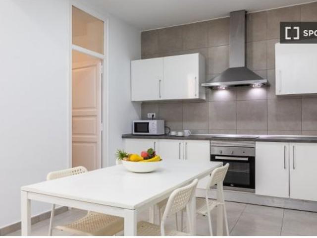 Habitación en un apartamento compartido de 1 dormitorio en alquiler en Russafa