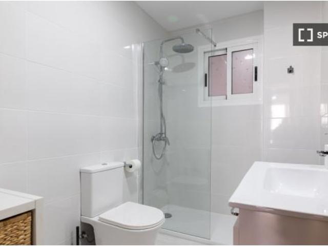Habitación en un apartamento compartido de 1 dormitorio en alquiler en Russafa