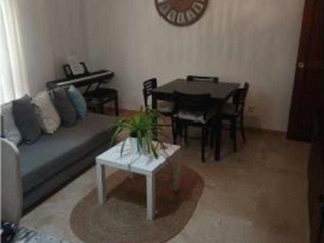 Habitación en un apartamento compartido de 1 dormitorio en alquiler en Triana