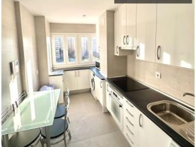 Habitación en un apartamento compartido de 1 dormitorio en alquiler en Valverde, gastos incluidos