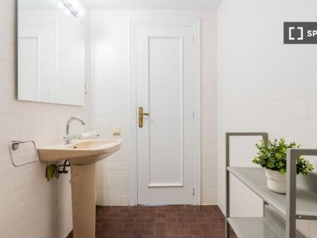 Habitación en un apartamento compartido de 1 dormitorio en Arrancapins, en alquiler
