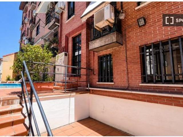 Habitación en un apartamento compartido de 1 dormitorio en Imperial, en alquiler