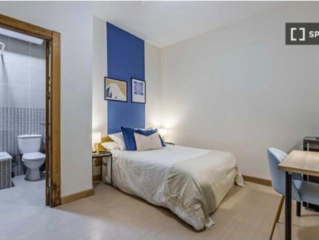 Habitación en un apartamento compartido de 20 habitaciones en alquiler en el Centro Histórico, se ac