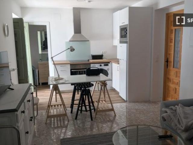 Habitación en un apartamento compartido de 2 habitaciones en alquiler en La Trinidad Este