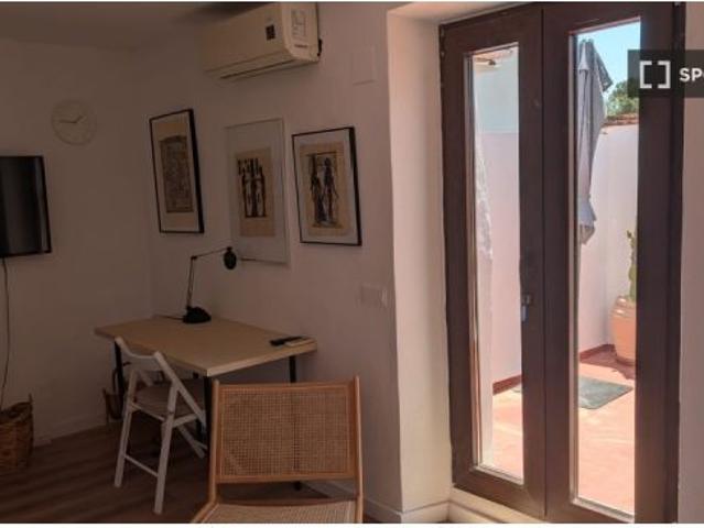Habitación en un apartamento compartido de 2 habitaciones en alquiler en La Trinidad Este