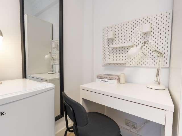 Habitación en un apartamento compartido de 7 habitaciones en Berruguete