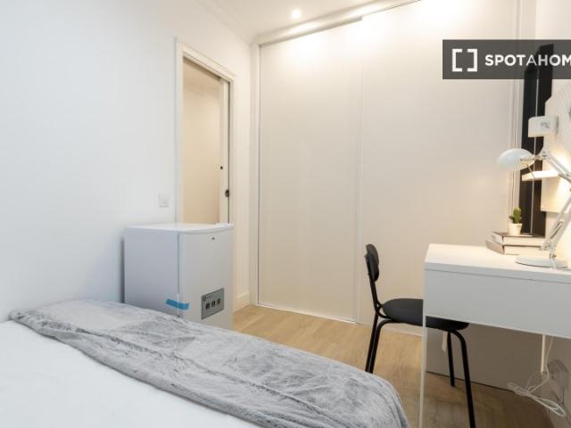 Habitación en un apartamento compartido de 7 habitaciones en Berruguete