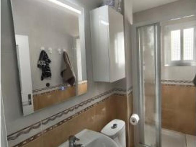 Habitación en un apartamento compartido de 4 habitaciones en alquiler en Lucero, gastos incluidos, i