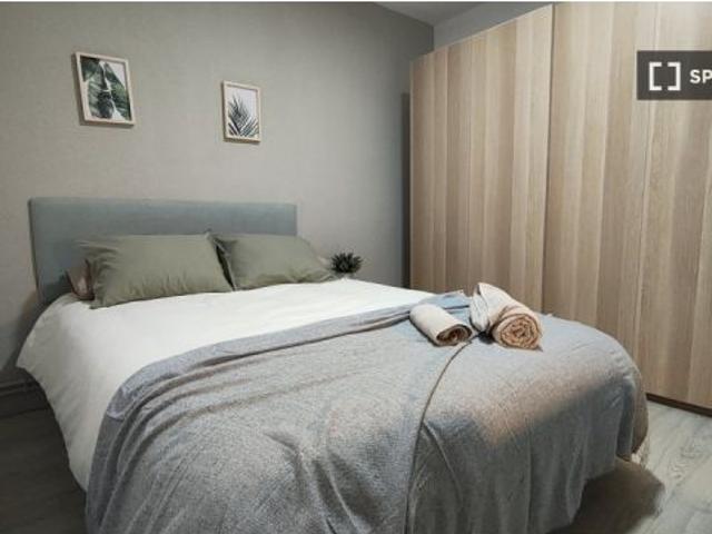 Habitación en un apartamento compartido de 4 habitaciones en alquiler en Lucero, gastos incluidos, i