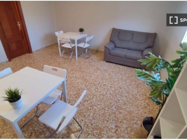 Habitación en un apartamento compartido de 4 habitaciones en alquiler en Palomeras Bajas
