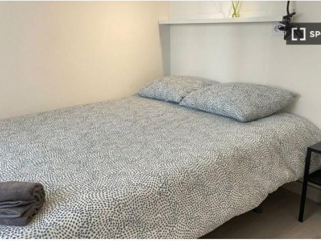 Habitación en un apartamento compartido de 4 habitaciones en alquiler en Pueblo Nuevo, ideal para es
