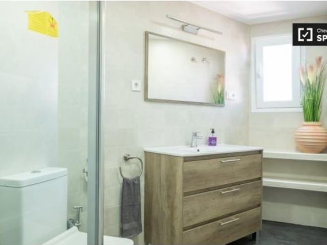Habitación en un apartamento compartido de 4 habitaciones en Bellas Vistas para profesionales y estu