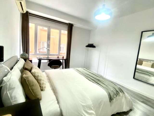 Habitación en un apartamento compartido de 5 habitaciones, Castillejos