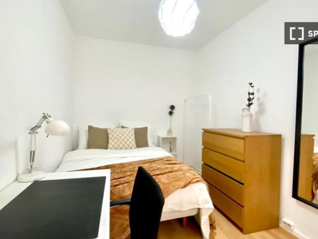 Habitación en un apartamento compartido de 5 habitaciones, Castillejos