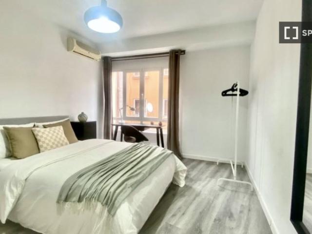 Habitación en un apartamento compartido de 5 habitaciones, Castillejos