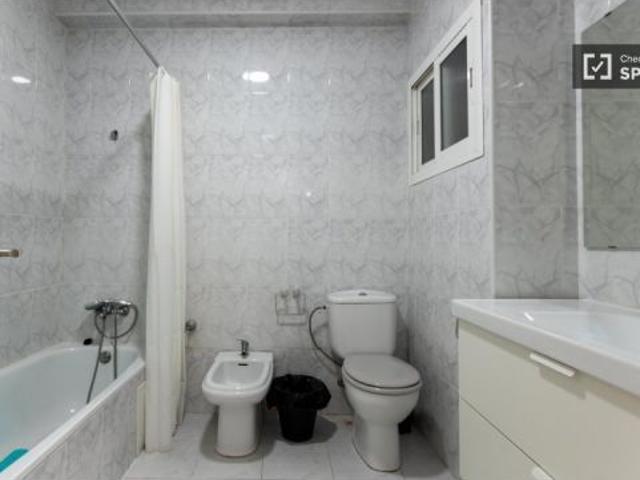 Habitación en un apartamento compartido de 5 habitaciones en alquiler en Camí Fondo