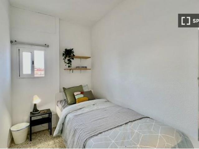 Habitación en un apartamento compartido de 5 habitaciones en alquiler en Aluche, solo para hombres