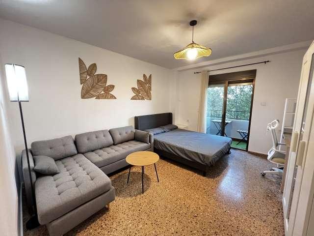 Habitación en un apartamento compartido de 5 habitaciones en alquiler en Burjassot