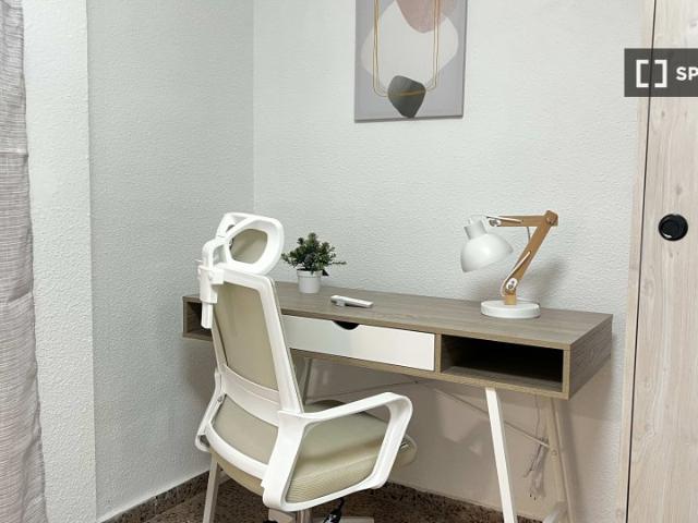 Habitación en un apartamento compartido de 5 habitaciones en alquiler en Burjassot
