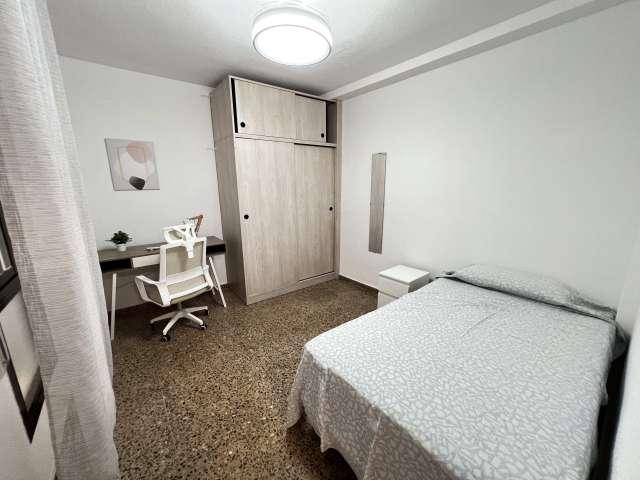 Habitación en un apartamento compartido de 5 habitaciones en alquiler en Burjassot