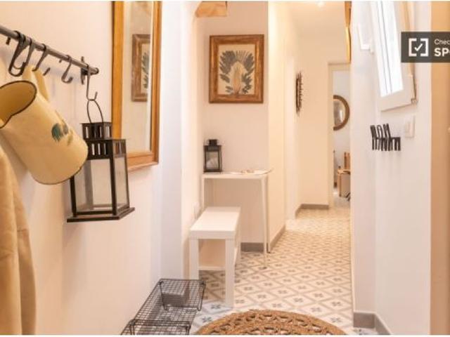 Habitación en un apartamento compartido de 5 habitaciones en alquiler en San Isidro, ideal para muje