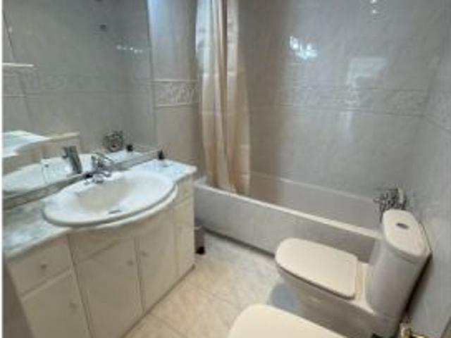 Habitación en un apartamento compartido de 5 habitaciones en alquiler en Pilar