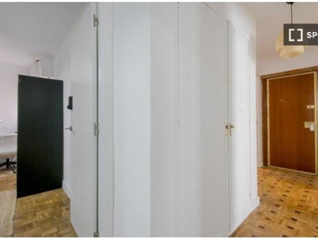 Habitación en un apartamento compartido de 5 habitaciones en Bellas Vistas, en alquiler