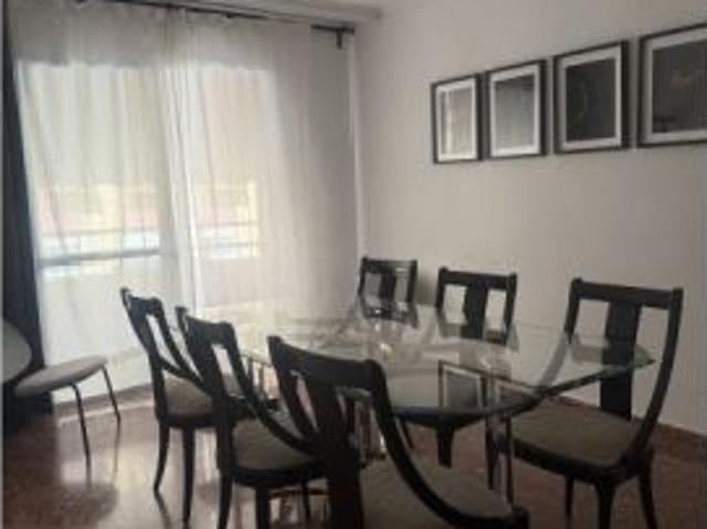 Habitación en un apartamento compartido de 5 habitaciones en La Trinidad Oeste, todos los gastos inc
