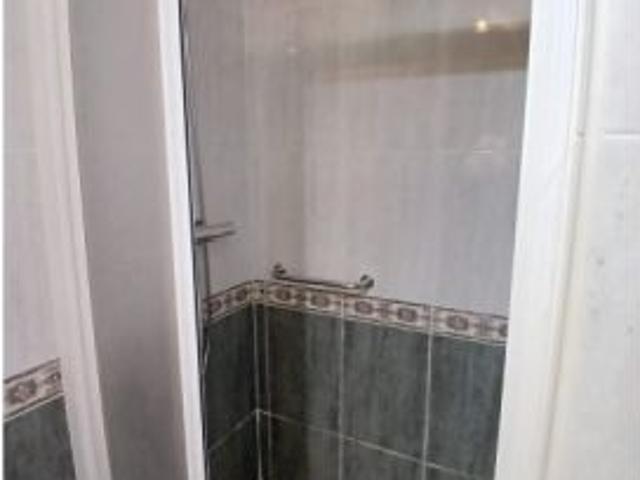 Habitación en un apartamento compartido de 5 habitaciones en Plaza de Toros, todos los gastos inclui