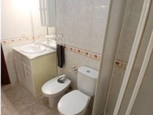Habitación en un apartamento compartido de 5 habitaciones en Plaza de Toros, todos los gastos inclui