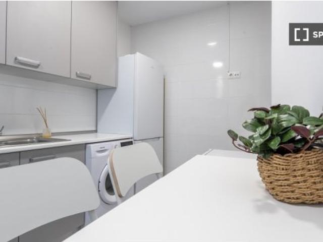 Habitación en un apartamento compartido de 5 habitaciones en Ríos Rosas, todos los gastos incluidos
