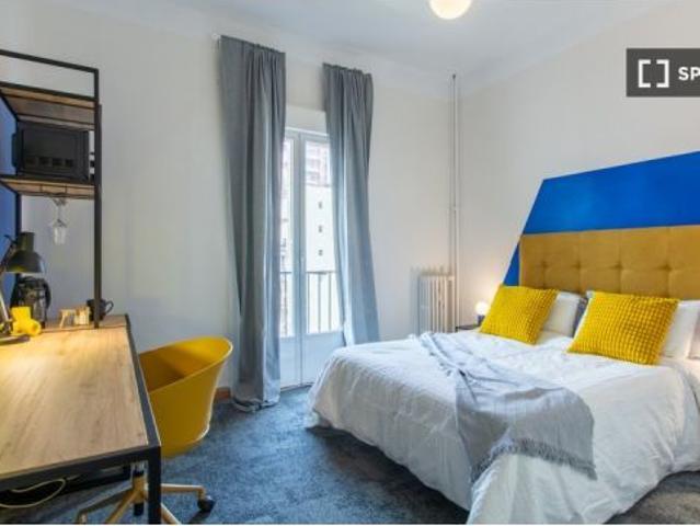 Habitación en un apartamento compartido de 5 habitaciones en Ríos Rosas, todos los gastos incluidos