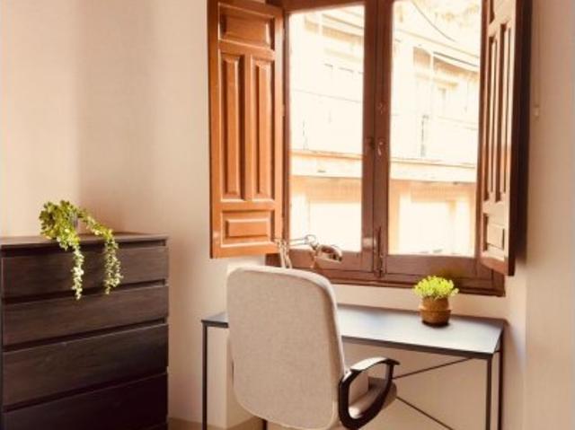 Habitación en un apartamento compartido de 6 habitaciones en alquiler en San Matías