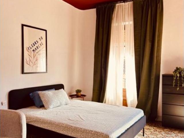 Habitación en un apartamento compartido de 6 habitaciones en alquiler en San Matías