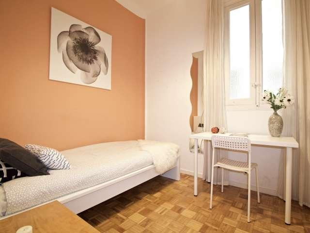 Habitación en un apartamento compartido de 6 habitaciones en Trafalgar