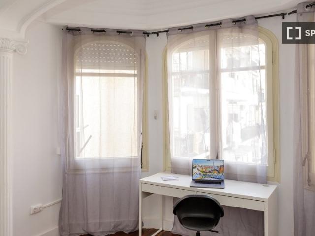 Habitación en un apartamento de 16 habitaciones, Sant Antoni, Barcelona