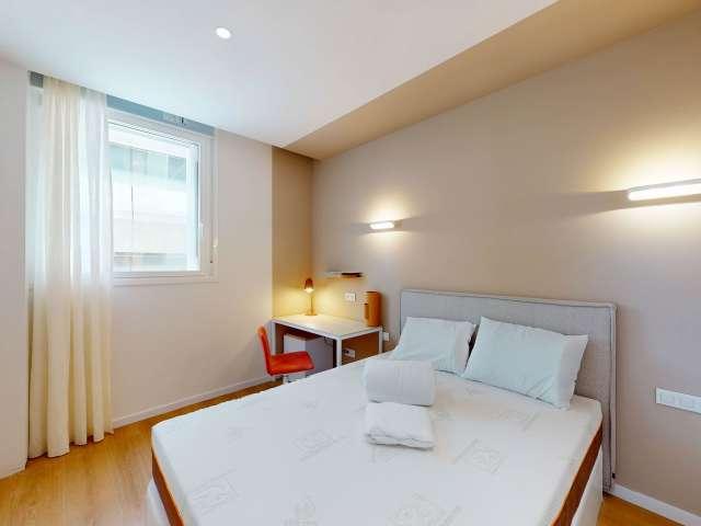 Habitación en un apartamento de 10 habitaciones en Cuatro Caminos, Madrid