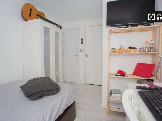 Habitación en un apartamento de 3 dormitorios en Aiora, Valencia