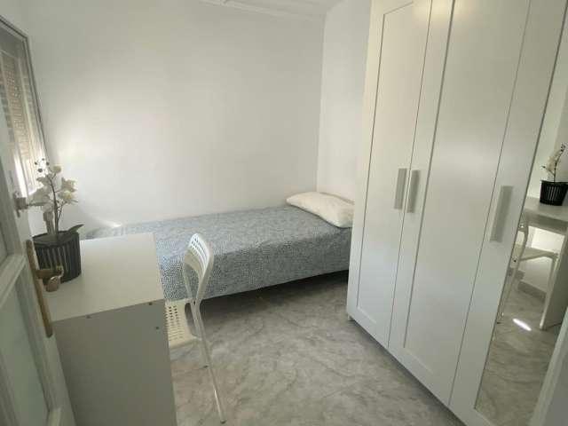 Habitación en un apartamento de 5 habitaciones, Moscardó, Madrid