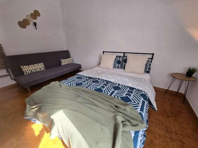 Habitación en un piso compartido de 4 habitaciones en Ventas