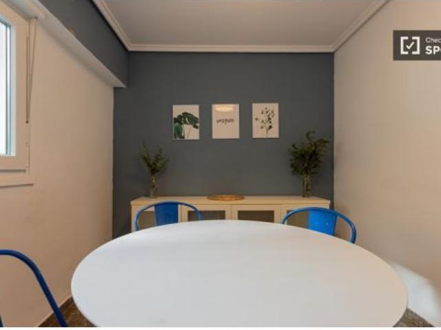 Habitación en un piso compartido de 4 habitaciones en Xirivella, ideal para mujeres o profesionales