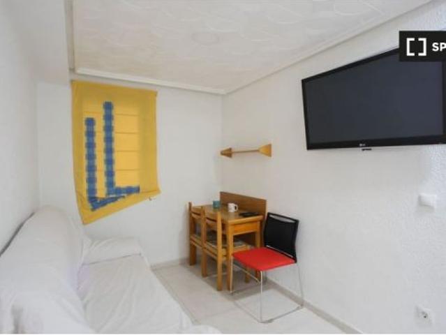 Habitación en un piso compartido de 4 habitaciones en Albors, con gestión profesional