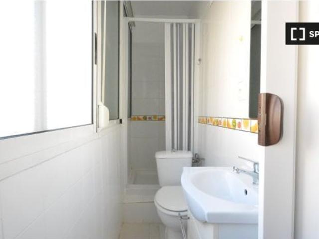 Habitación en un piso compartido de 4 habitaciones en Albors, con gestión profesional